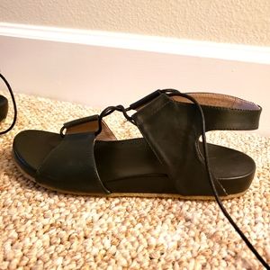 Revitalign black leather support sandels size 8